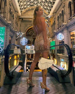 Nicole Neumann feet photo thumbnail