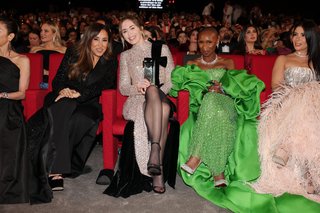 Emily Blunt feet photo 4
