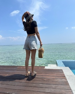 Hansika Motwani feet photo thumbnail