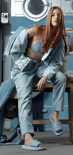Giovanna Lancellotti feet photo thumbnail