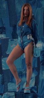 Giovanna Lancellotti feet photo thumbnail