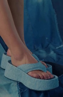 Giovanna Lancellotti feet photo thumbnail