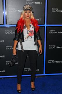 Christina Aguilera feet photo thumbnail