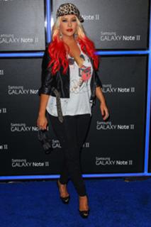 Christina Aguilera feet photo thumbnail