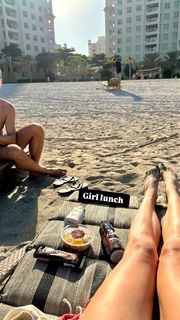 Holly Burt feet photo 3