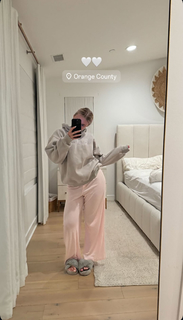 Katie Sigmond feet photo thumbnail