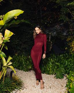 Alessandra Ambrosio feet photo thumbnail