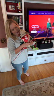 Angela Kinsey feet photo thumbnail