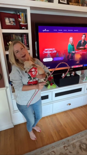 Angela Kinsey feet photo thumbnail