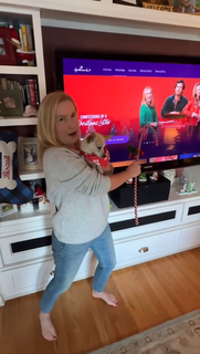 Angela Kinsey feet photo thumbnail
