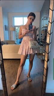 Mouni Roy feet photo thumbnail