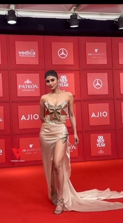 Mouni Roy feet photo thumbnail