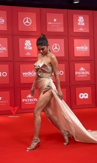 Mouni Roy feet photo thumbnail
