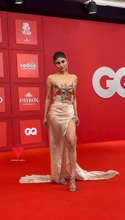 Mouni Roy feet photo thumbnail