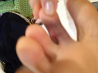 Leslie Mann feet photo thumbnail