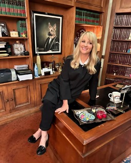 Melissa Rauch feet photo 4