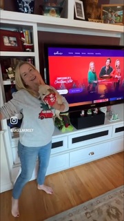 Angela Kinsey feet photo thumbnail