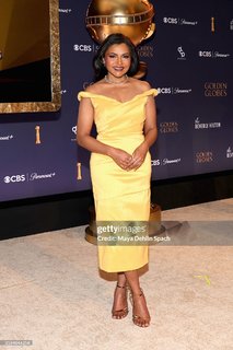 Mindy Kaling feet photo thumbnail