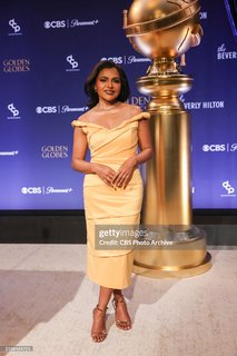 Mindy Kaling feet photo thumbnail