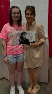 Amy Jo Johnson feet photo 5