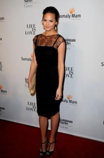 Chrissy Teigen feet photo thumbnail