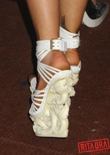 Rita Ora feet photo thumbnail