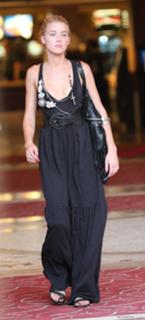 Amber Heard feet photo thumbnail