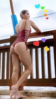 Deborah Secco feet photo thumbnail