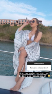 Carla Diaz feet photo thumbnail