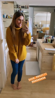Deborah Secco feet photo thumbnail