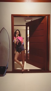 Isis Valverde feet photo thumbnail