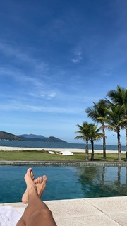Deborah Secco feet photo thumbnail