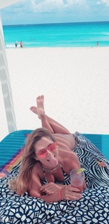 Lívia Andrade feet photo thumbnail