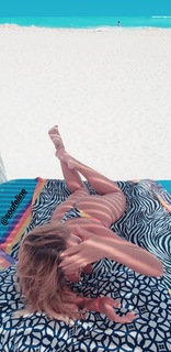 Lívia Andrade feet photo thumbnail
