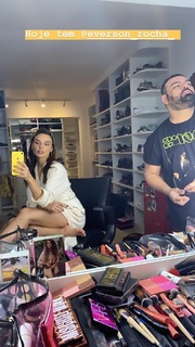 Isis Valverde feet photo thumbnail