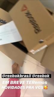 Isis Valverde feet photo thumbnail