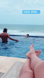 Deborah Secco feet photo thumbnail