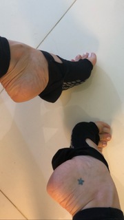 Franciely Freduzeski feet photo thumbnail