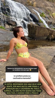 Larissa Manoela feet photo thumbnail