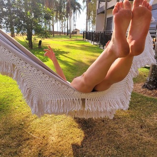 Lívia Andrade feet photo thumbnail