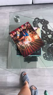 Isis Valverde feet photo thumbnail
