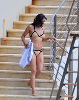 Michelle Rodriguez feet photo thumbnail