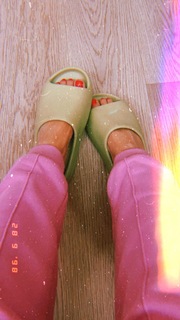 Sabrina Sato feet photo thumbnail