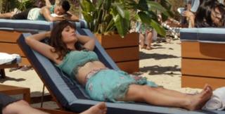 Zooey Deschanel feet photo 4
