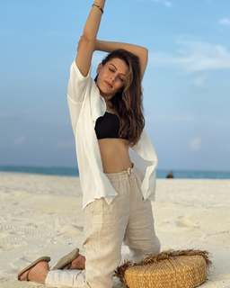 Hansika Motwani feet photo thumbnail