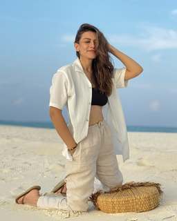 Hansika Motwani feet photo thumbnail