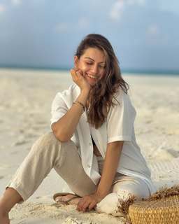 Hansika Motwani feet photo thumbnail