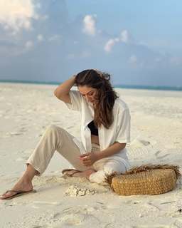 Hansika Motwani feet photo thumbnail