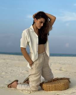 Hansika Motwani feet photo thumbnail