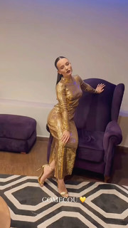 Larissa Manoela feet photo thumbnail